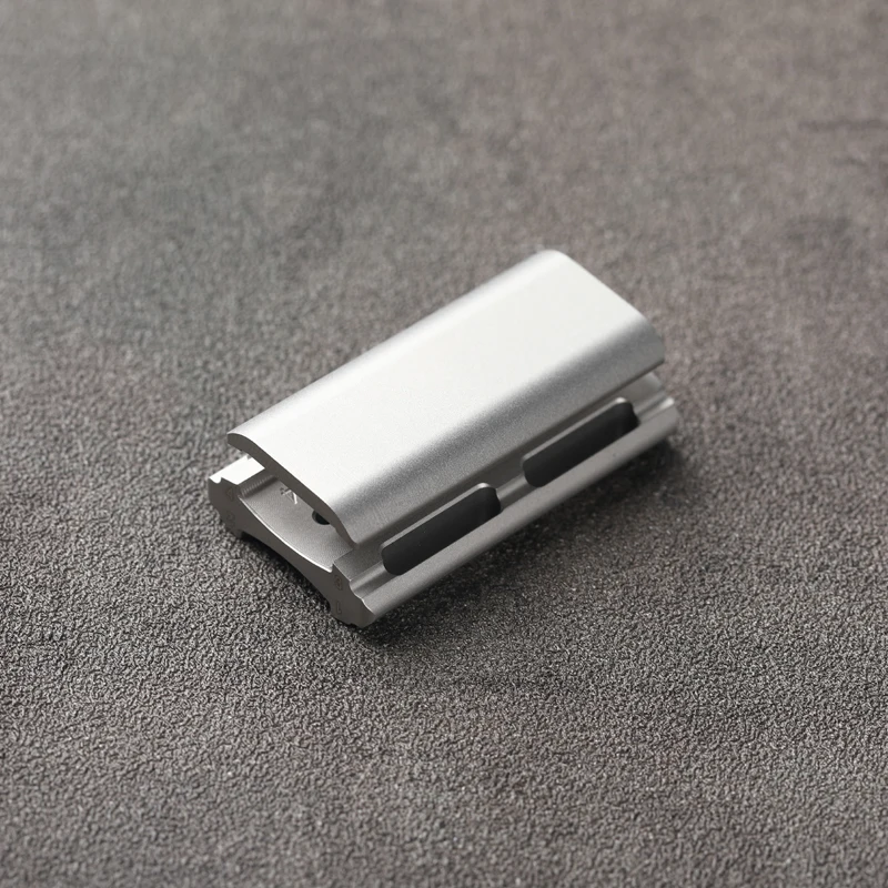 Cabezal de Afeitadora de Seguridad Yaqi QuadraX de Acero Inoxidable 316 con 4 Espacios para Cuchillas para una Experiencia de Afeitado Mejorada