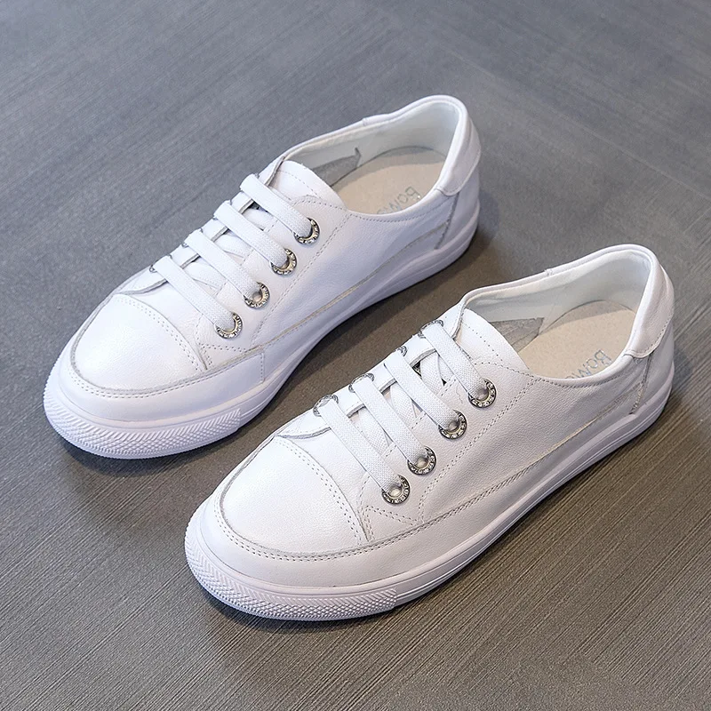 2025 Zapatillas de deporte de cuero genuino para mujer, zapatos blancos pequeños de talla grande, zapatos vulcanizados a la moda para mujer, Zapatillas planas de verano para mujer