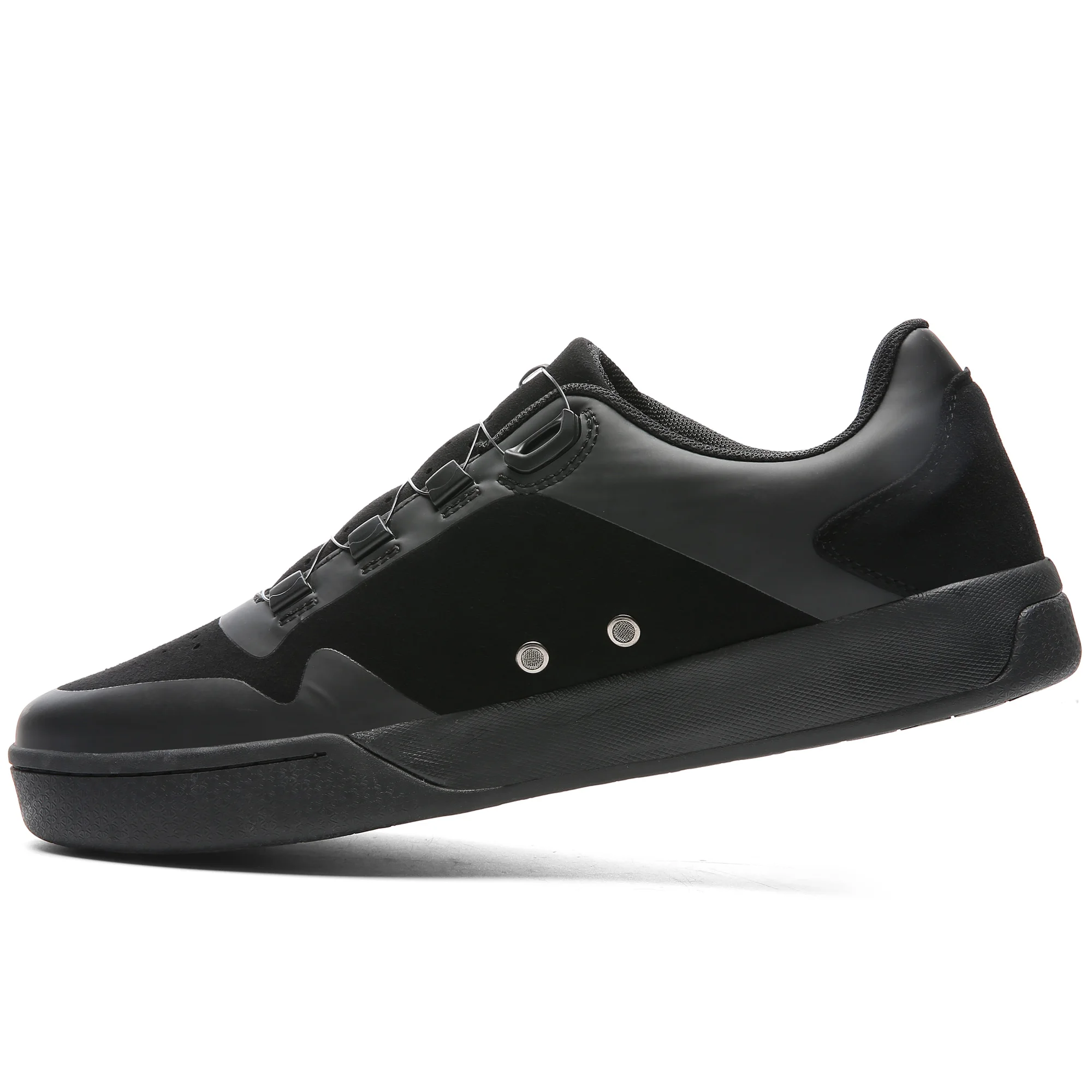 Las zapatillas de enduro D/H para bicicleta de montaña Sandugo son adecuadas para todos los pedales SPD y planos. Tela de alta calidad.