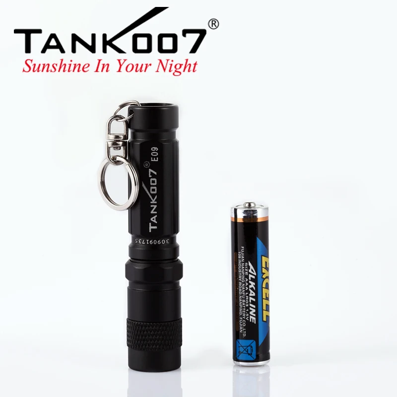 TANK007 E09 Mini linterna portátil de bolsillo EDC pequeña linterna Led de alta potencia 120LM AAA llavero con batería lámpara para acampar al aire libre