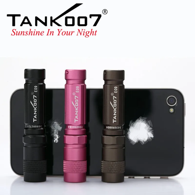 TANK007 E09 Mini linterna portátil de bolsillo EDC pequeña linterna Led de alta potencia 120LM AAA llavero con batería lámpara para acampar al aire libre