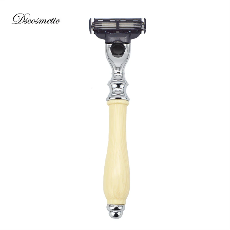 Maquinilla de afeitar con 3 hojas afiladas para hombre.