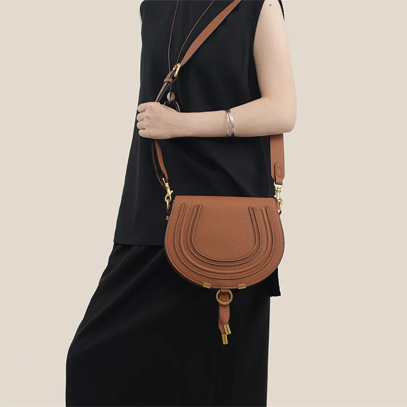 Bolso bandolera Pebbled Saddle para mujer, con costuras en forma de U, herrajes de metal dorado, correa ajustable, bolso de hombro vintage.