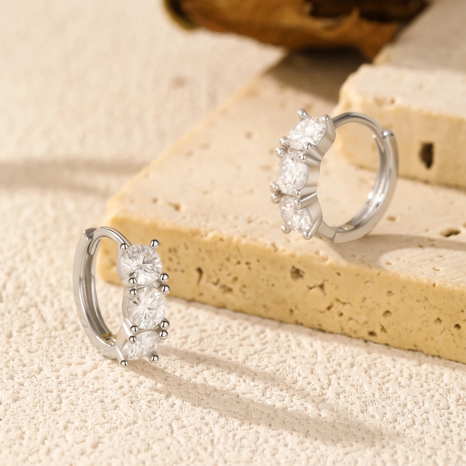 MODIAN D Color Moissanite clásico hebilla de oreja Plata de Ley 925 pendientes de aro apilables redondos de moda para mujer joyería fina