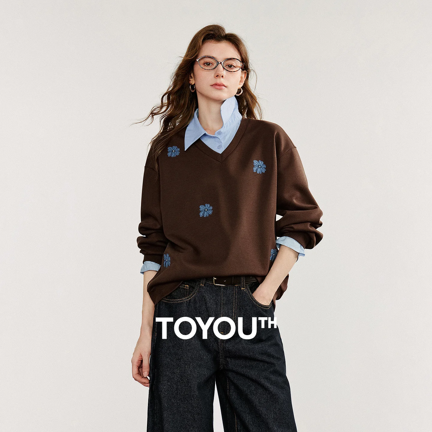 Sudadera de mujer TOYOUTH 2026 de otoño con bordado floral de mezclilla, efecto de dos piezas, cuello vuelto, algodón, casual