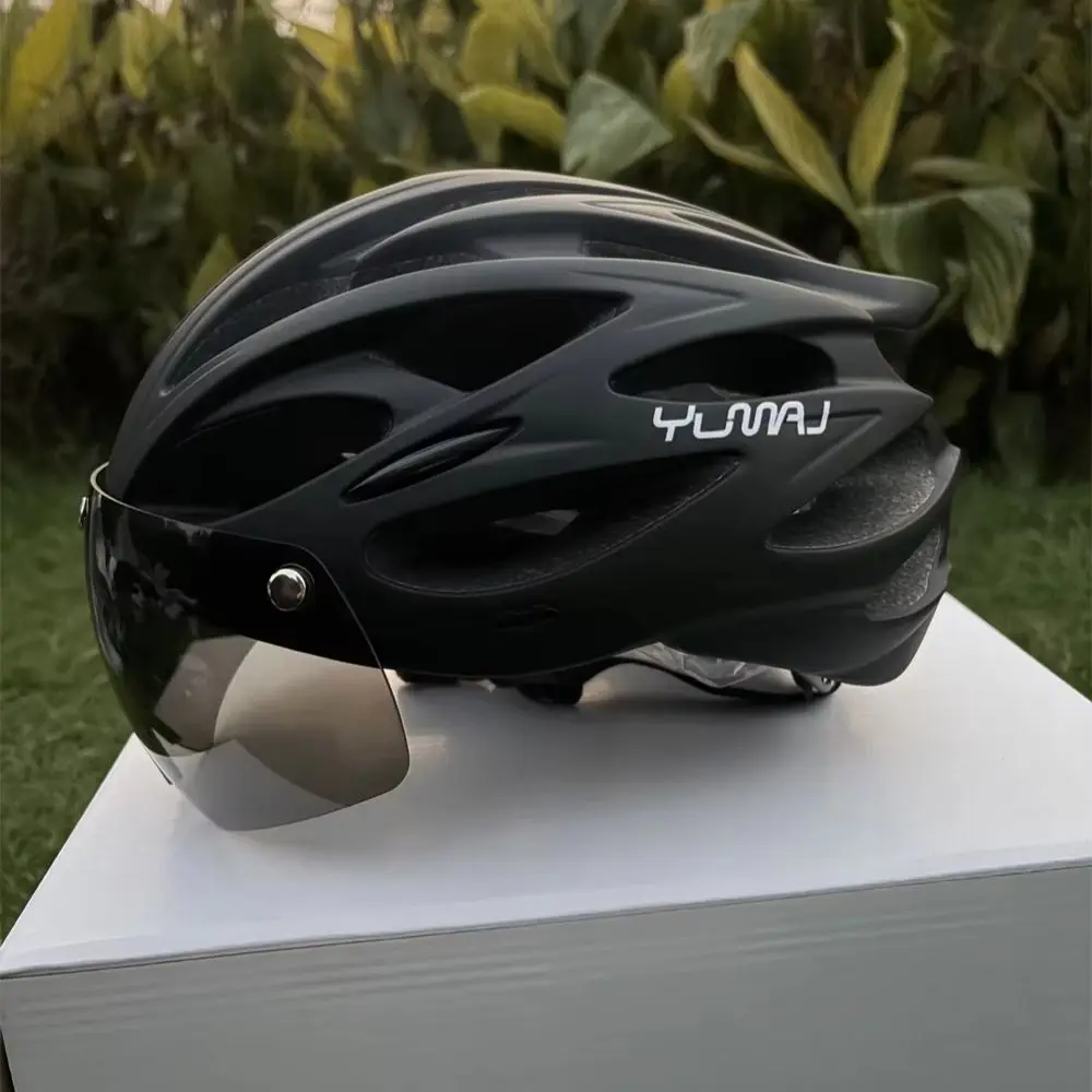 Casco Ultraligero YUMAJ de 230g para Carretera y Montaña, Moldeado Integralmente con Visera Extraíble, Gafas y Luz Trasera para Bicicleta, Modelo CB-26