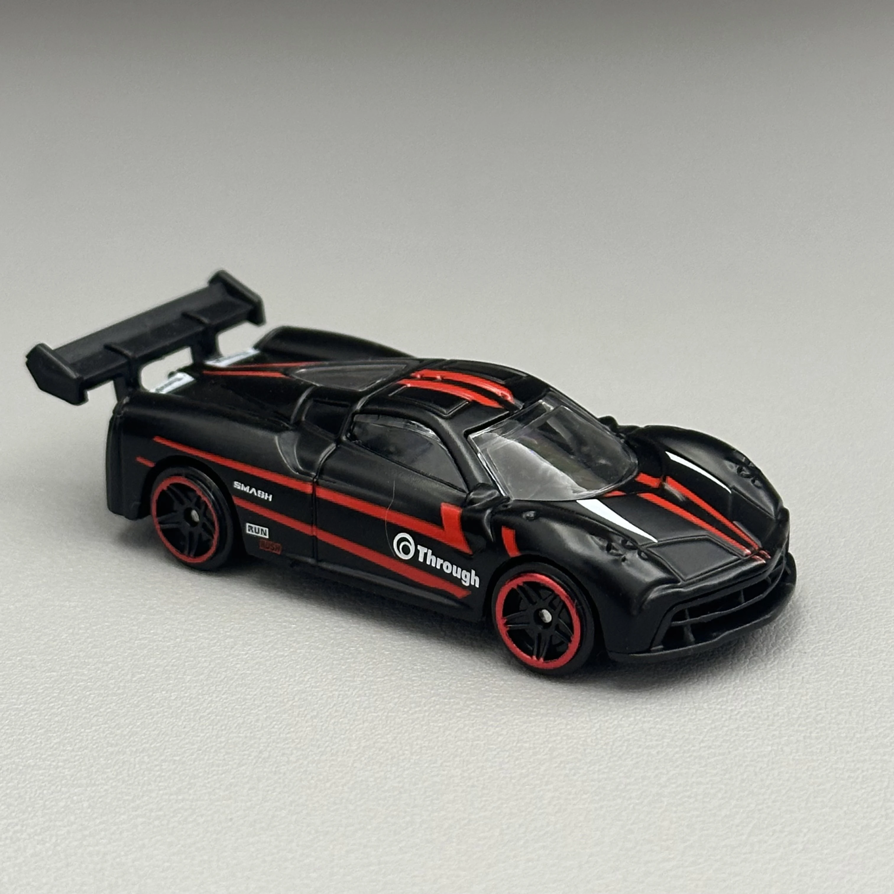 Modelo de coche a escala 1/64, vehículo de aleación de metal, juguete en miniatura, coche realista de colección, regalo para niños y decoración de escritorio.