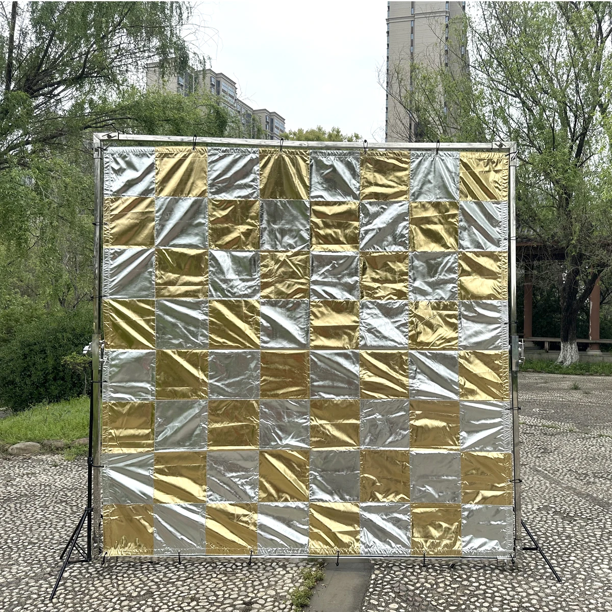 Tablero de ajedrez opcional de 6'x6' / 8'x 8'/10'x10'/ 12'x 12', tela reflectora de hoja plateada/dorada para marco de mariposa superior