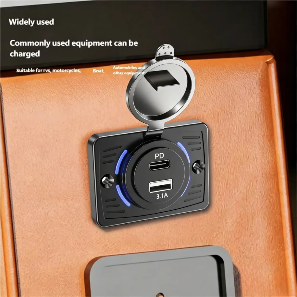 Cargador de Coche 12V-24V PD+USB, 45W Carga Rápida, Indicador LED Azul, Toma de Corriente Integrada con Cubierta Abatible Impermeable para Coche y Motocicleta