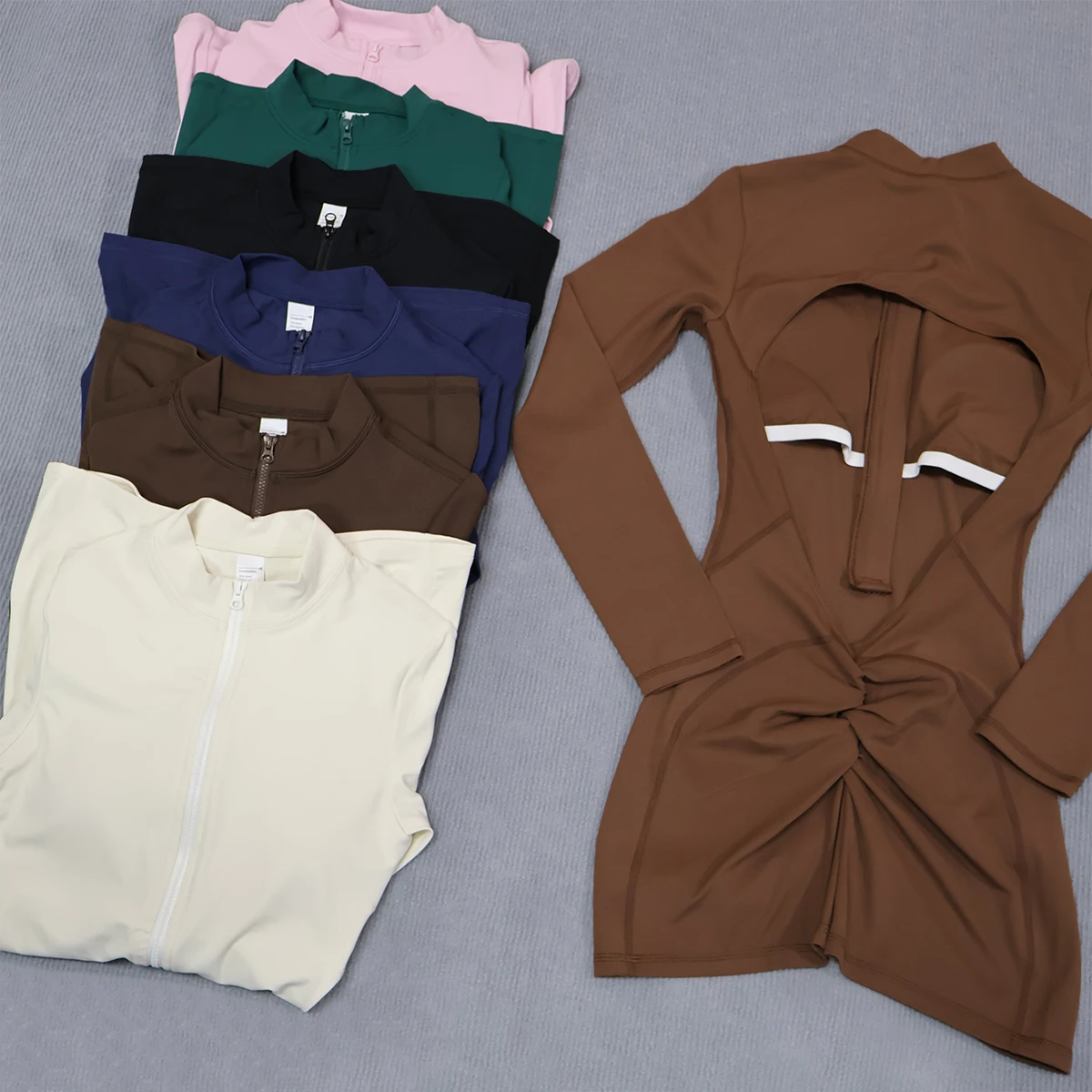 Mono deportivo de verano para mujer con diseño de media cremallera y espalda en V, transpirable, para actividades al aire libre, fitness y levantamiento de glúteos