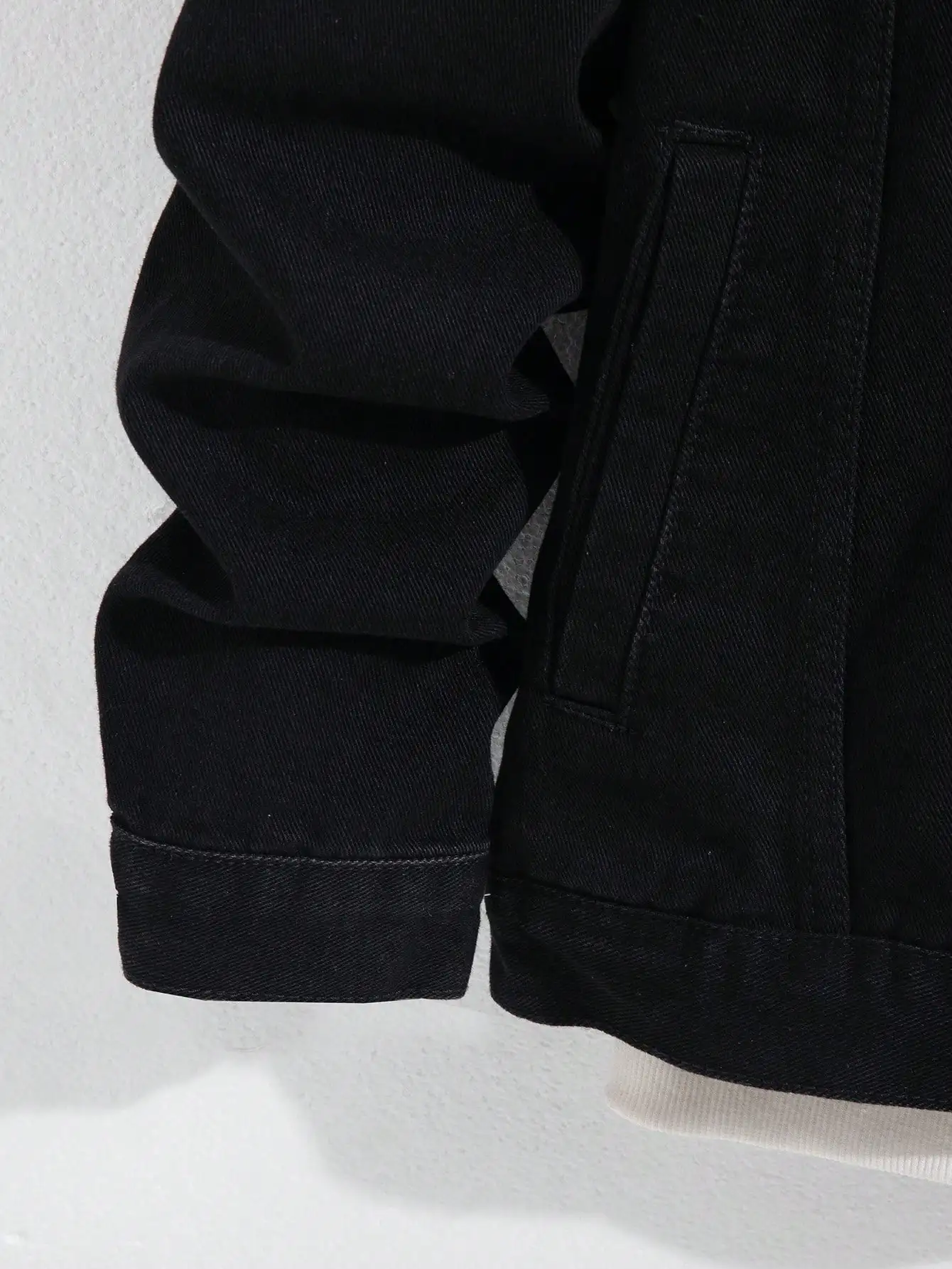 Chaqueta vaquera para hombre, ideal para primavera y otoño. Abrigo minimalista negro. Casual diario. Estilo moderno y a la última.