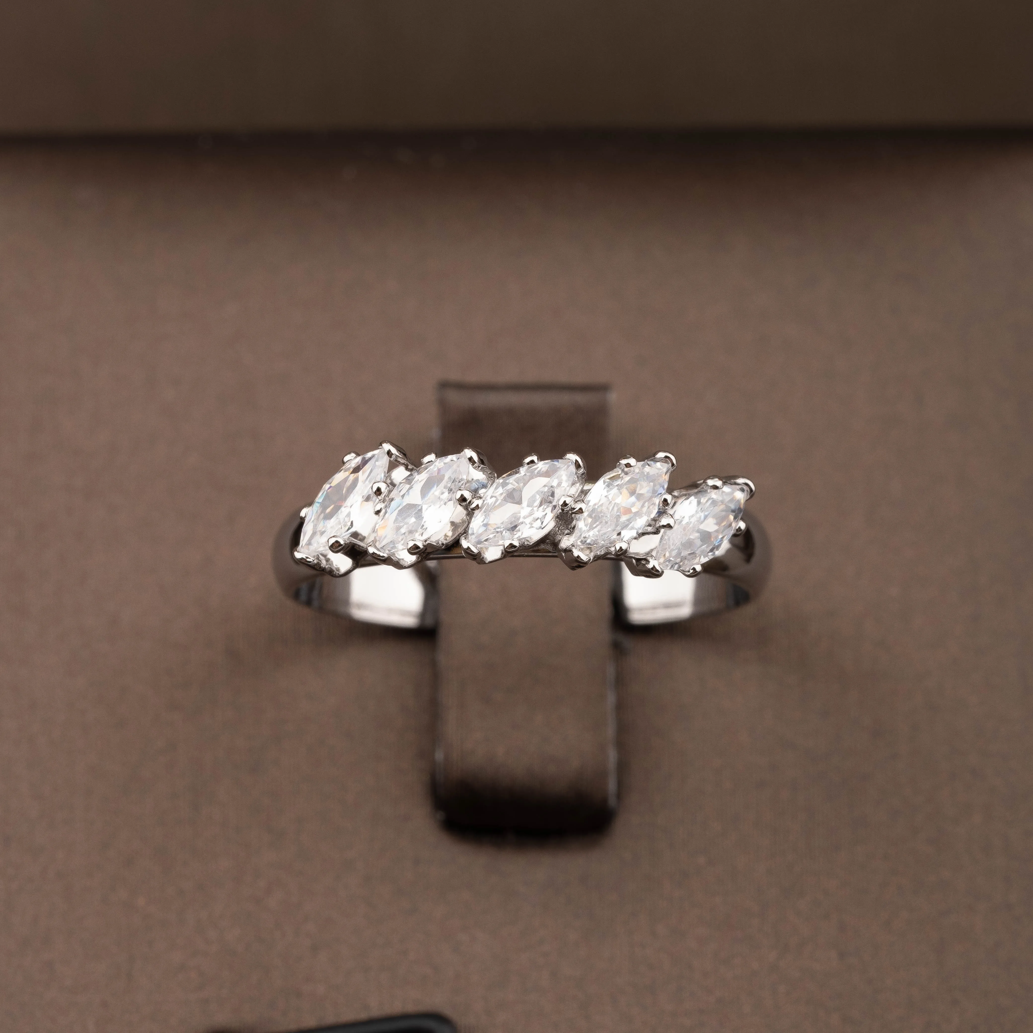 1 conjunto de joyas de circonita cúbica de alta calidad, lujosas y elegantes, con diseño de enredadera, adecuado para que las mujeres las usen en bodas y banquetes. Caja de regalo no incluida