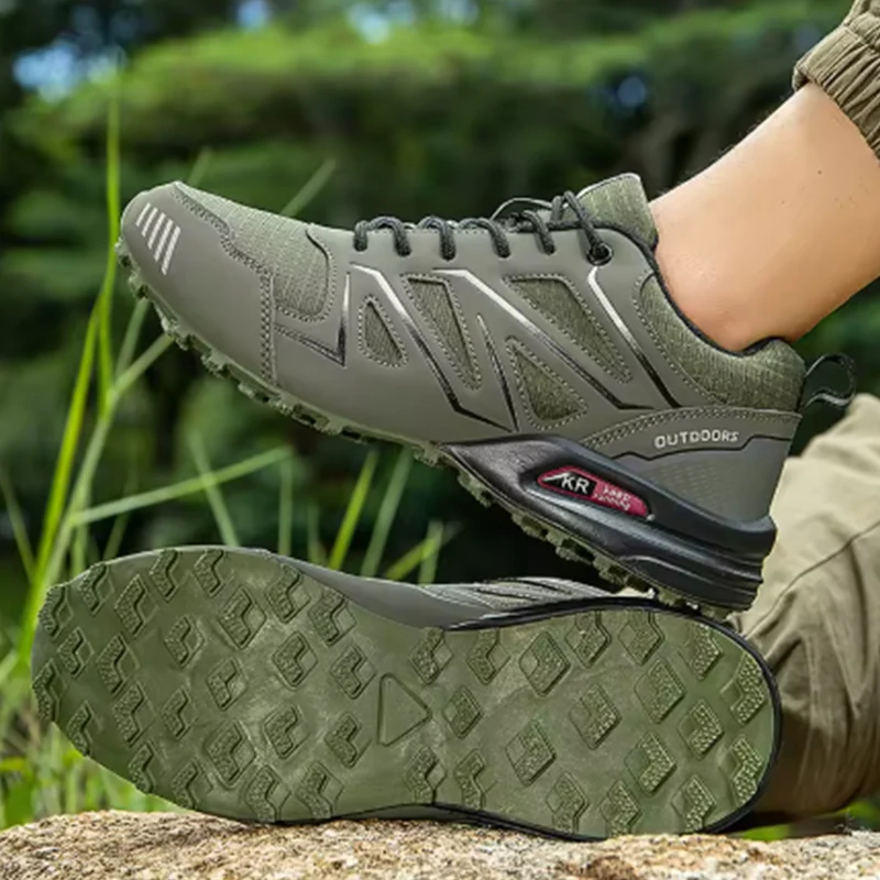 2025 nuevos zapatos de senderismo para hombres, zapatos deportivos impermeables para exteriores, botas de entrenamiento de senderismo de cuero cómodas, zapatos tácticos de gran tamaño para hombres