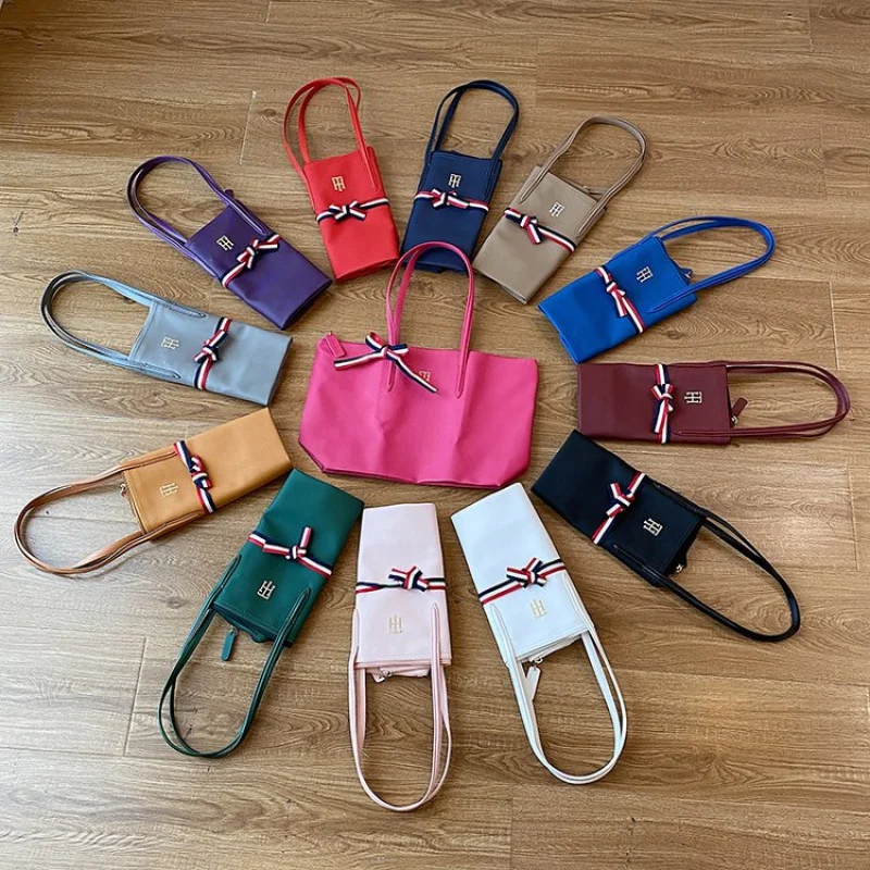 Bolso inspirado en el pescador con múltiples bolsillos y material de cuero encerado duradero