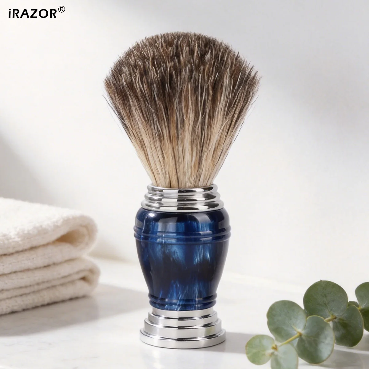 Brocha de Afeitar Premium iRAZOR para Hombres con Pelo Natural, Mango de Resina Azul Espacial, Herramienta de Afeitado en Húmedo para Barbero, Regalo para el Cuidado de la Barba