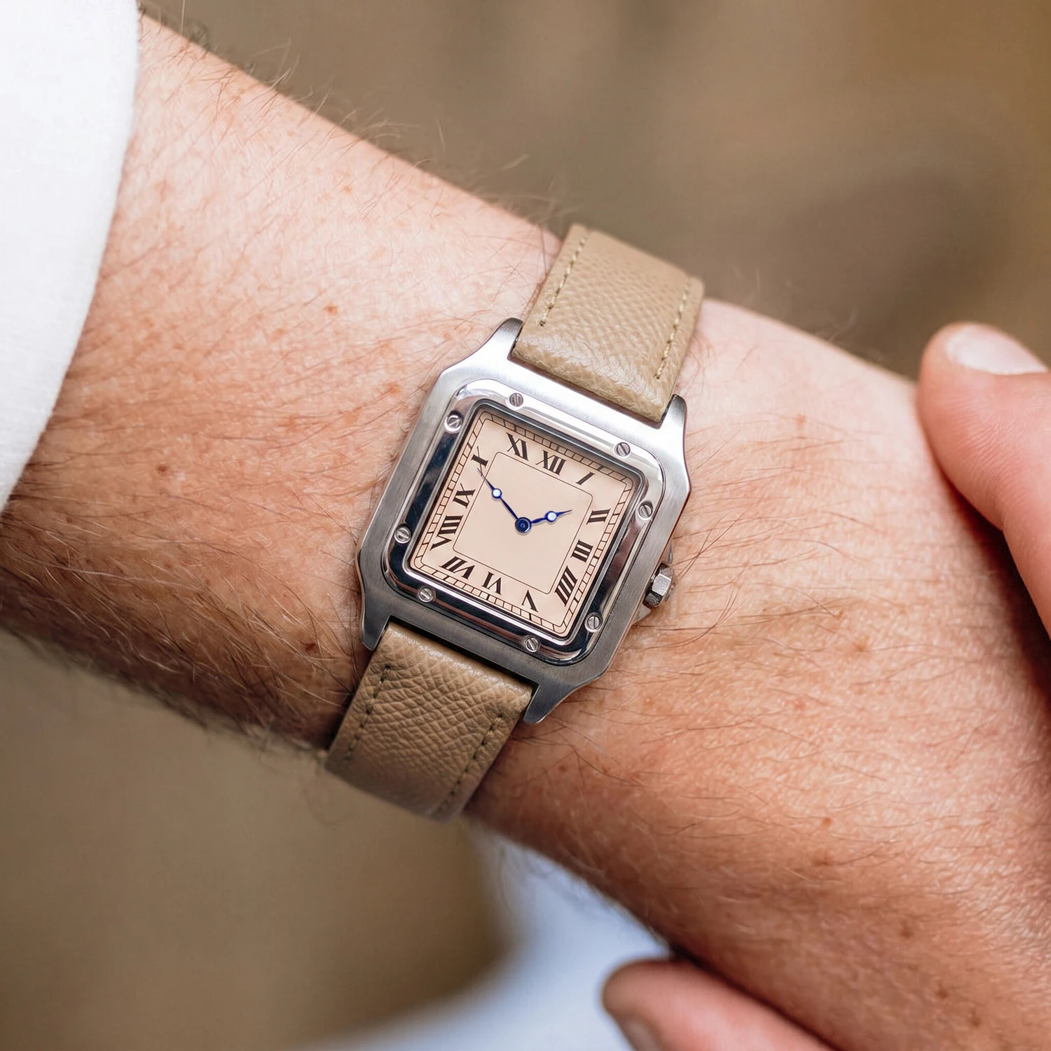 Reloj de Pulsera para Hombre CILOA de Lujo con Números Romanos Cuadrados, Caja de Dos Tonos, Correa de Cuero Gris, Elegante Reloj de Cuarzo para Uso Diario