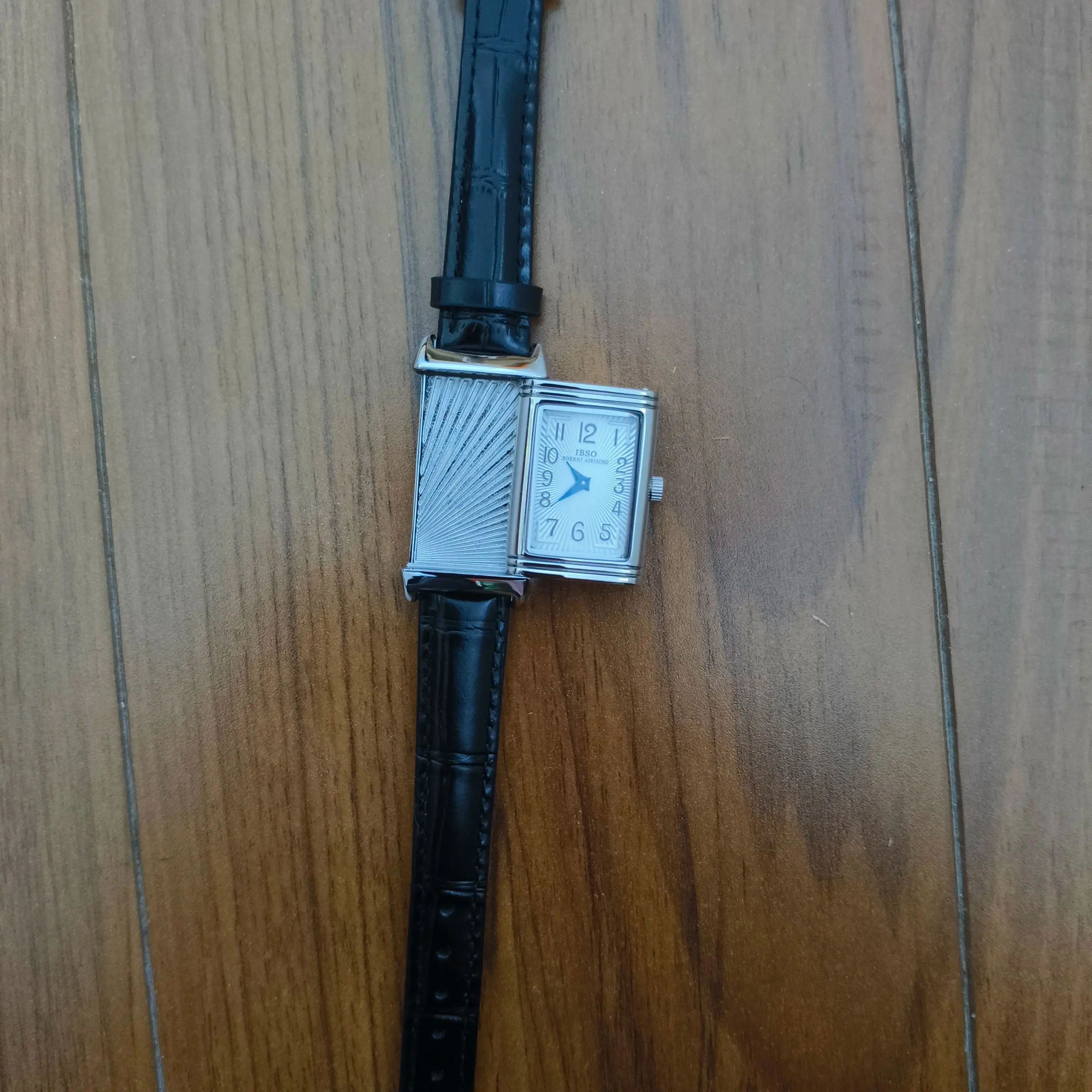 2025 Venta caliente Retro nicho temperamento diseño deslizante cuero cuarzo cuadrado exquisito y versátil reloj Digital 21mm