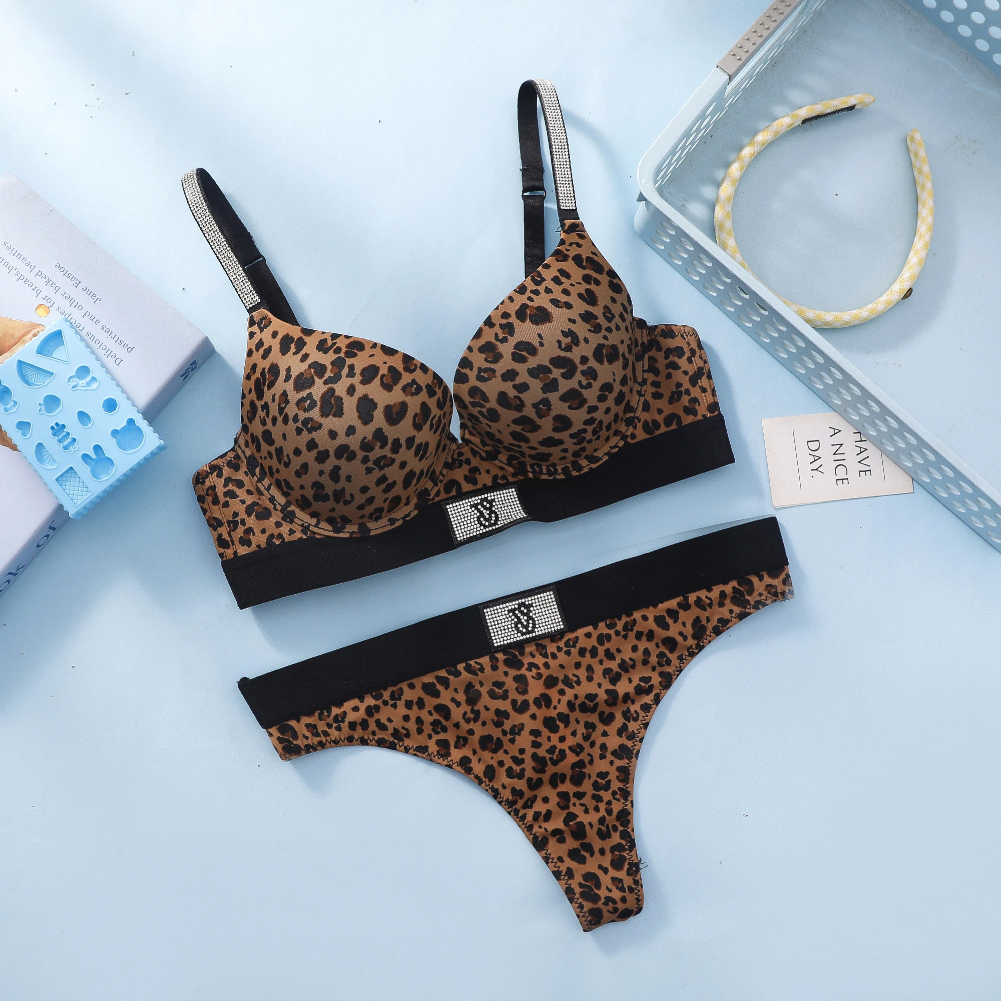 Conjunto de sujetador push-up con tirantes brillantes y logo de Victoria's Secret Very Sexy, tanga brillante con letras, lencería sexy para mujer.