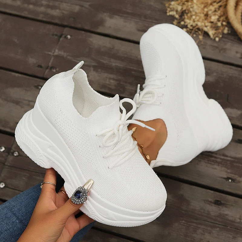 Zapatillas de deporte blancas de punto con tacones de cuña para mujer, zapatillas transpirables con plataforma gruesa para primavera y otoño, zapatillas para correr de malla sin cordones para mujer 42