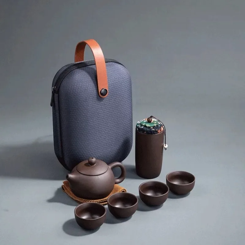 Un bote de arcilla púrpura, cuatro tazas, juego de té portátil para exteriores, juego de té de viaje, regalo para amigos