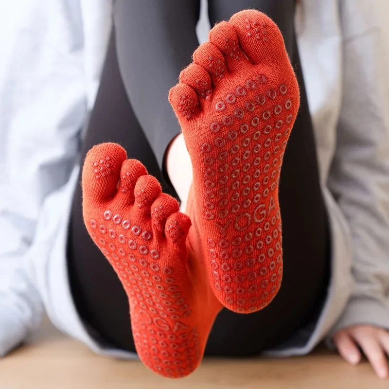 Calcetines de Pilates transpirables para mujer, medias antideslizantes de silicona de cinco dedos para Yoga, Ballet, baile, Fitness, deportes, algodón