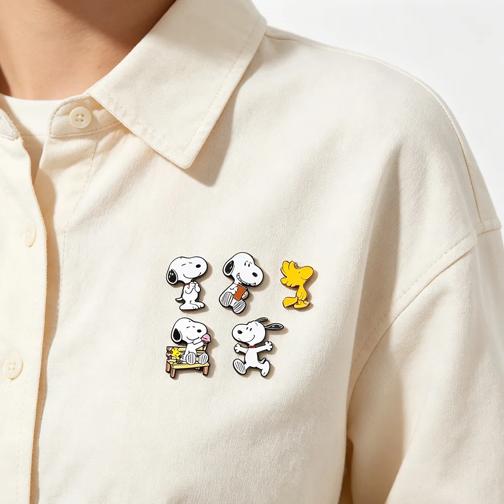 Set de 10 Broches de Esmalte de Snoopy, Dibujos Animados de Charlie Brown y Woodstock, Broches Metálicos Kawaii de Anime, Lindos Pins para Mochila