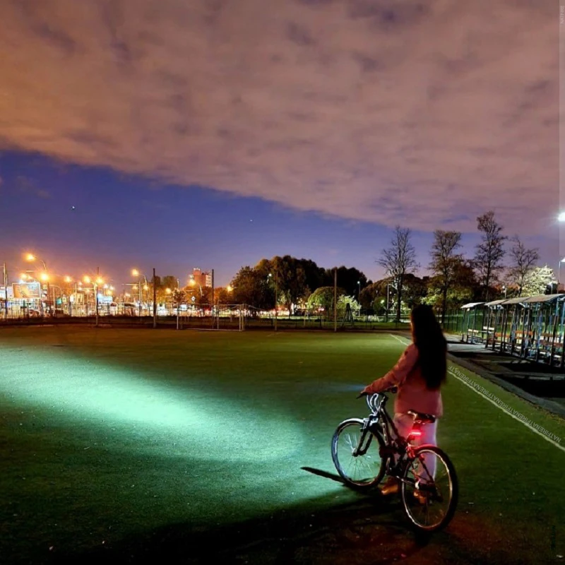 NATFIRE-luz Digital para bicicleta, 10000mAh, indicador de batería, juego de luces para bicicleta recargable por USB con 3 soportes, 8 linterna LED