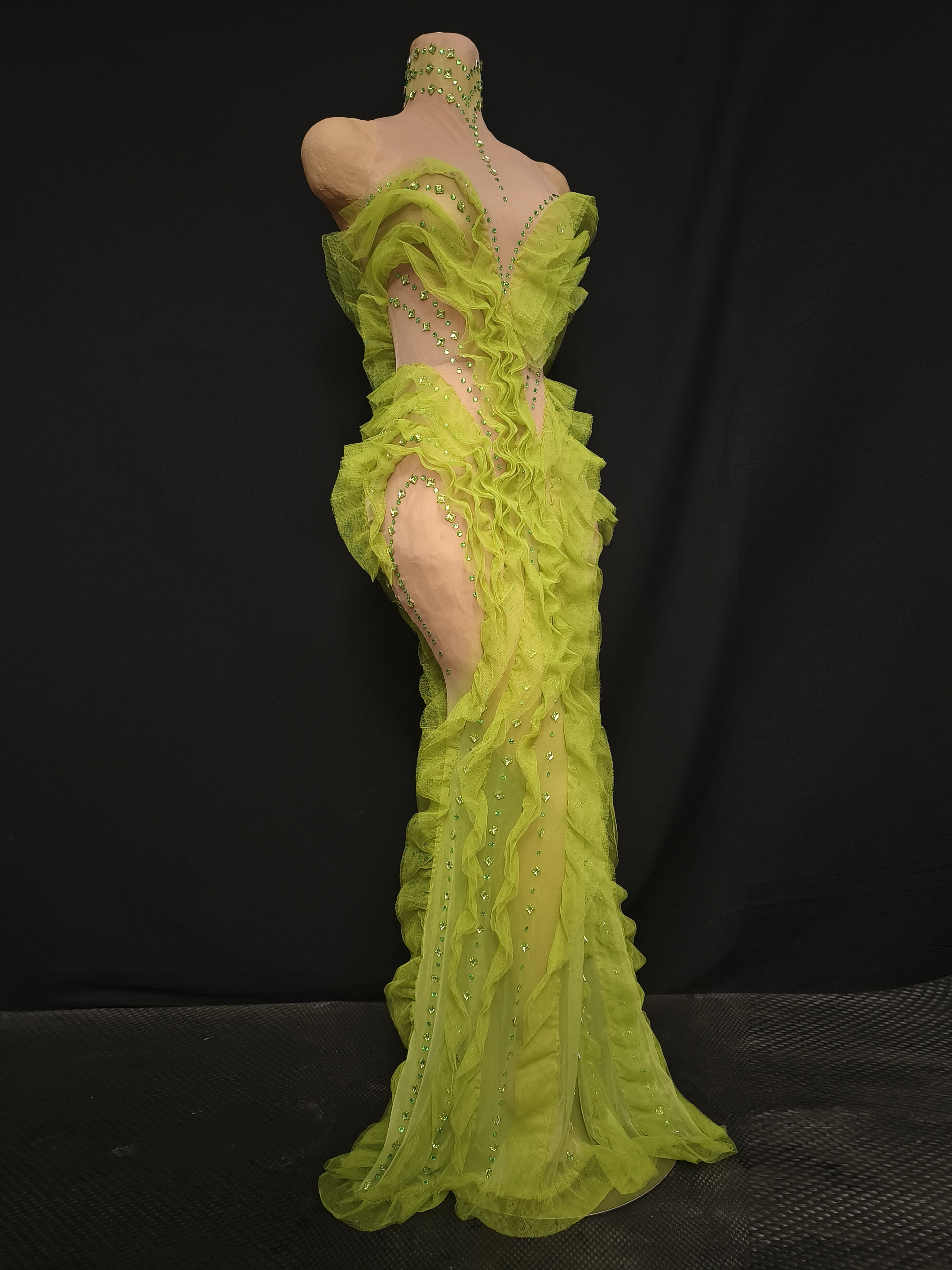 Vestido largo elegante con volantes y malla de diamantes de imitación verdes brillantes, para celebrar la víspera, fiesta de cumpleaños, club nocturno, alfombra roja, ropa de escenario