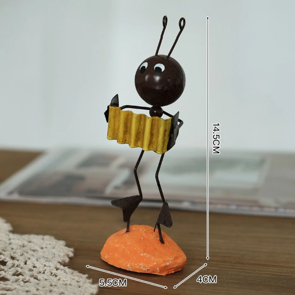 Mini adorno de hormiga de Metal de hierro, hormiga de lectura, imagen vívida, escultura de hormiga cantante, decoración al aire libre, arte de jardín, escultura en miniatura de hormiga