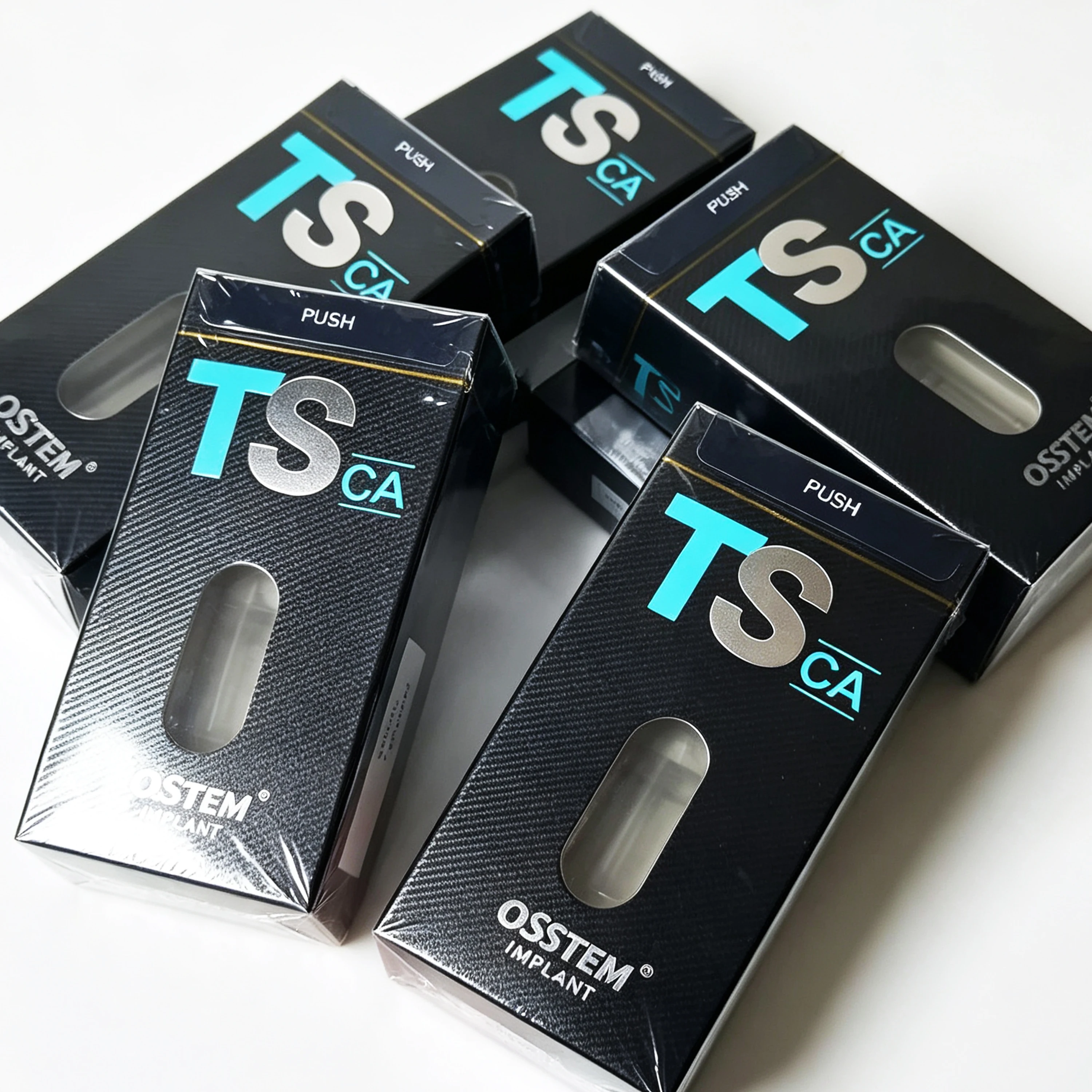 Implante Hidrófilo Osstem TSⅢ CA, Superficie Activada por Calcio (CA) para una Rápida Regeneración Ósea, Instrumento Quirúrgico Dental