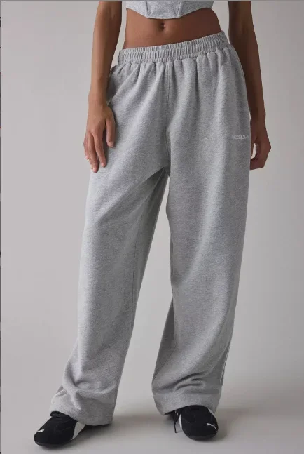 M6067 Pantalones de pierna recta de estilo informal de moda sueltos bordados pantalones largos deportivos de moda que combinan con todo