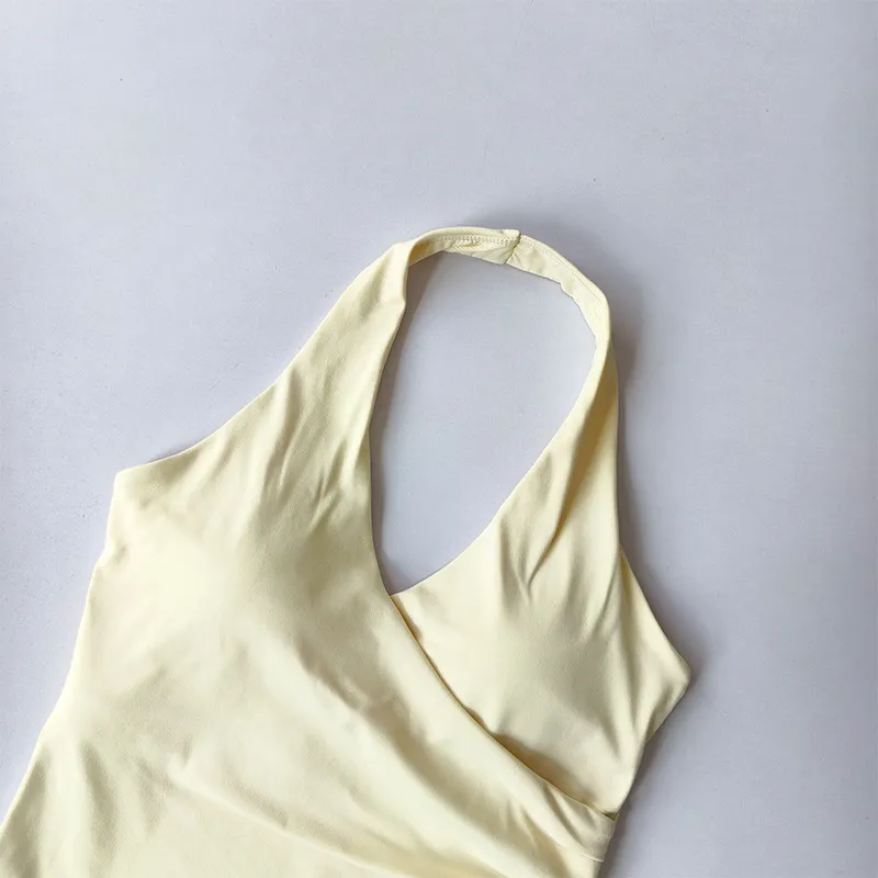 Top deportivo sexy con cuello en V y espalda cruzada, sin mangas, con almohadillas, efecto segunda piel, diseño de espalda atractiva, para yoga y fitness.