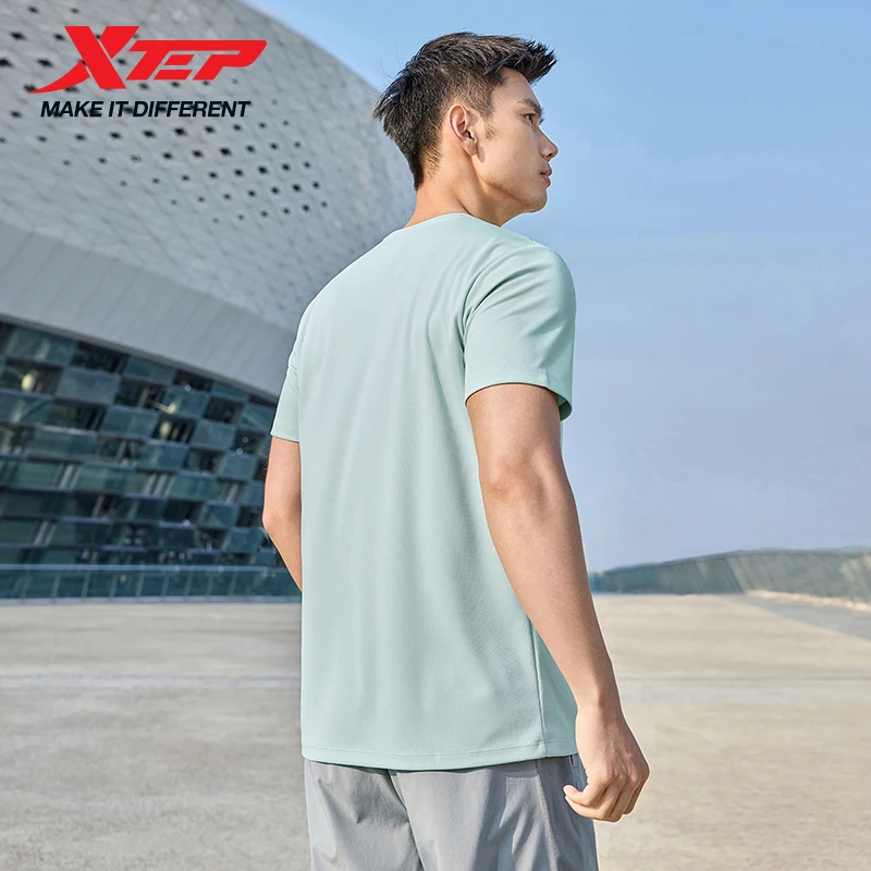 Xtep-Camiseta de manga corta con cuello redondo para hombre, Tops geniales transpirables para entrenamiento deportivo de secado rápido, primavera 2025 875229010174