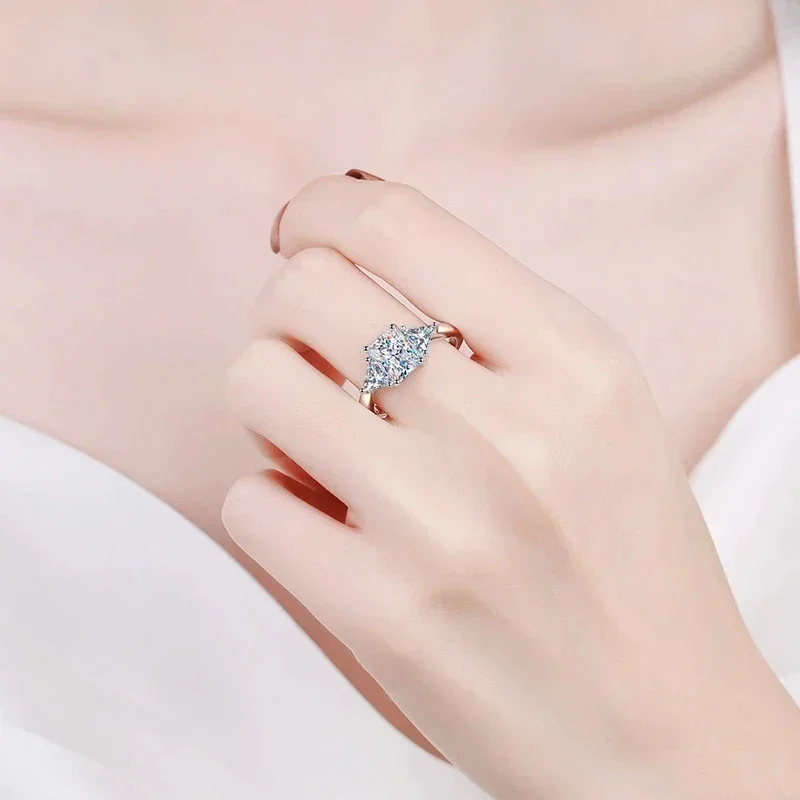 Anillos de boda para mujer de plata de ley 925 con baño de oro blanco, con esmeralda de corte NeeTim de 3 quilates y moissanita completa, banda de compromiso brillante