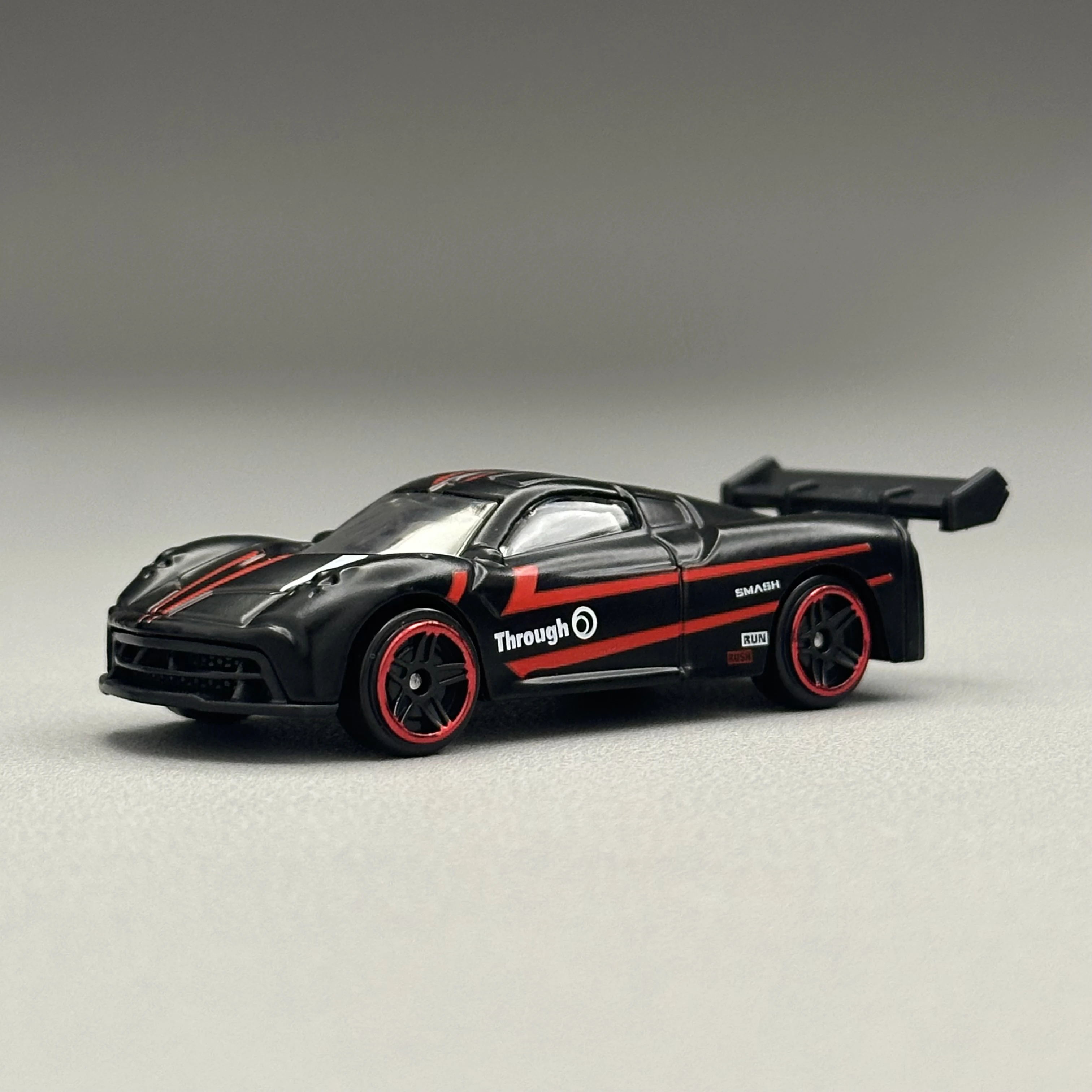 Modelo de coche a escala 1/64, vehículo de aleación de metal, juguete en miniatura, coche realista de colección, regalo para niños y decoración de escritorio.