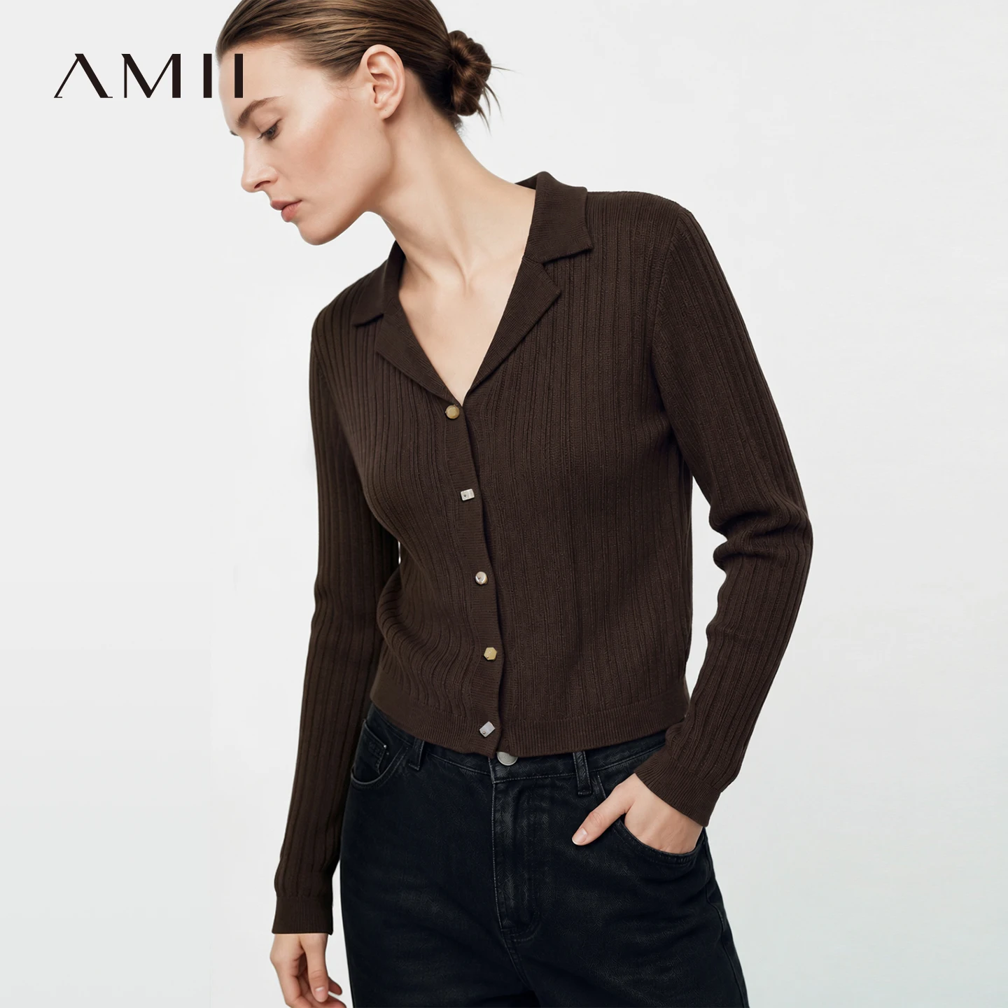 Cárdigan de Punto Amii Casual con Cuello Solapa, Botones Geométricos en Contraste, Rayas Acanaladas, Corto para Mujer, Colección Otoño 2026, 12643086