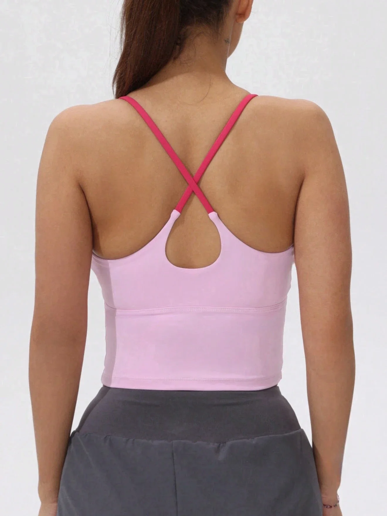 FItfemme Crisscross - Camiseta sin mangas deportiva con espalda - Secado rápido, con copas acolchadas - Ideal para yoga, gimnasio y correr