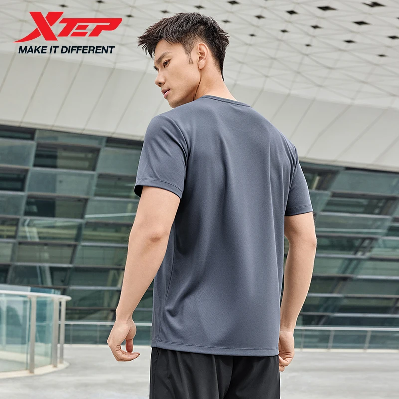 Xtep-Camiseta de manga corta con cuello redondo para hombre, Tops geniales transpirables para entrenamiento deportivo de secado rápido, primavera 2025 875229010174
