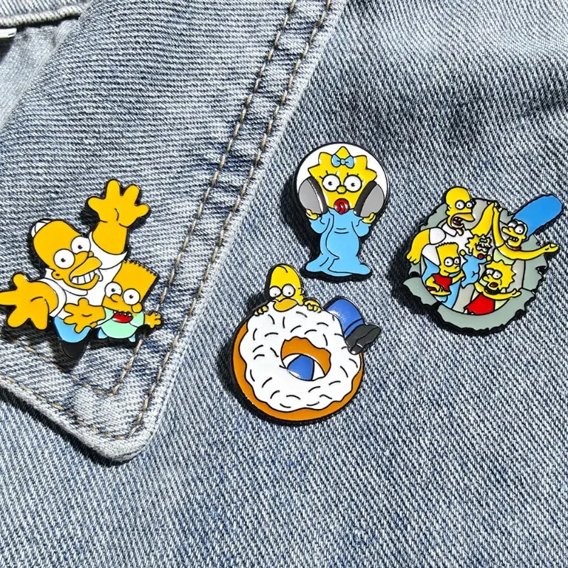 Juego de 8 Broches de los Simpson en Versión Q, con Marge, Homer, J. Simpson y Bart, Broches de Esmalte para Mochila, Joyería, Regalos de Cumpleaños
