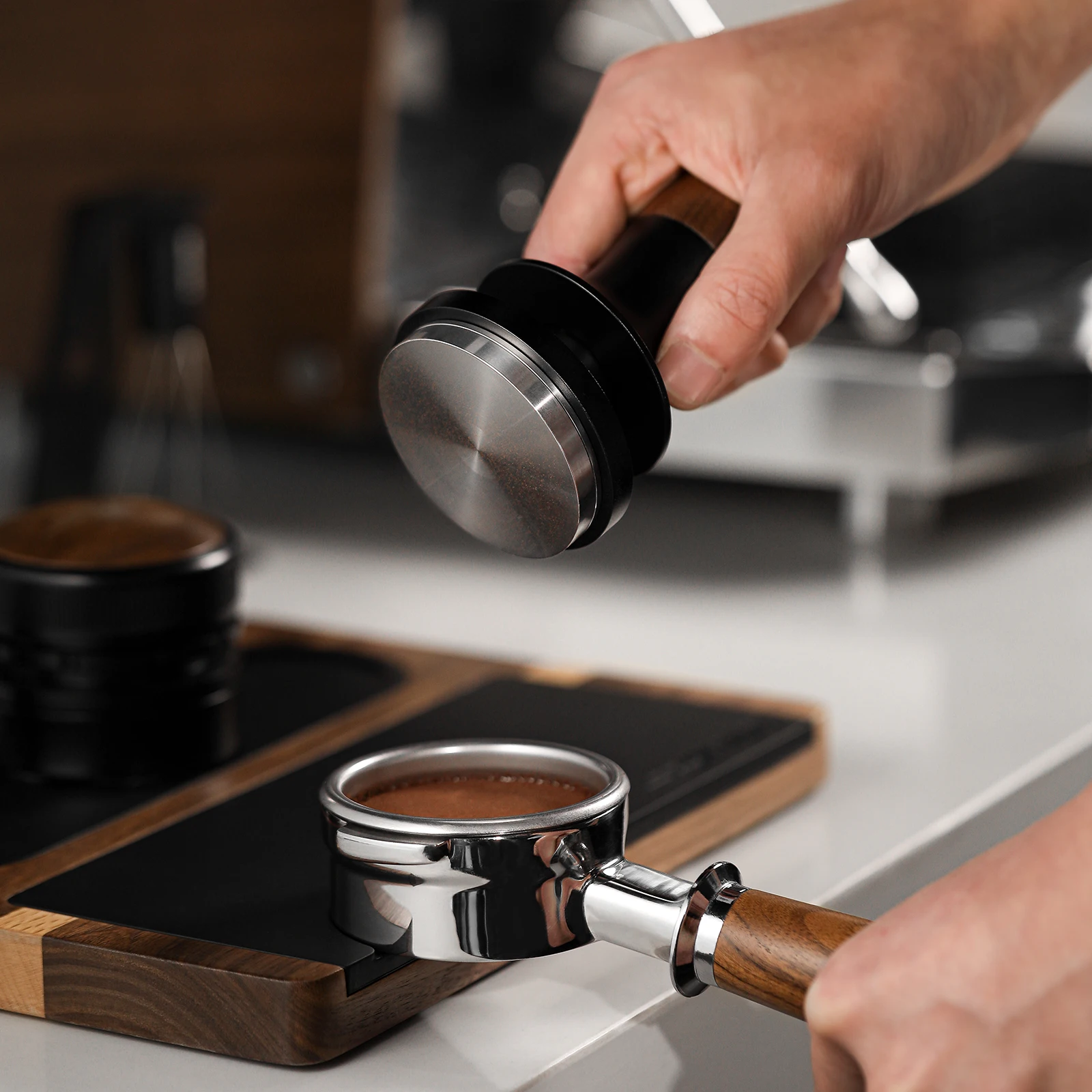 MHW-3BOMBER Tamper de café de presión constante de 30 lb 51 mm 53 mm 58 mm Tampers planos para café expreso con herramienta de b