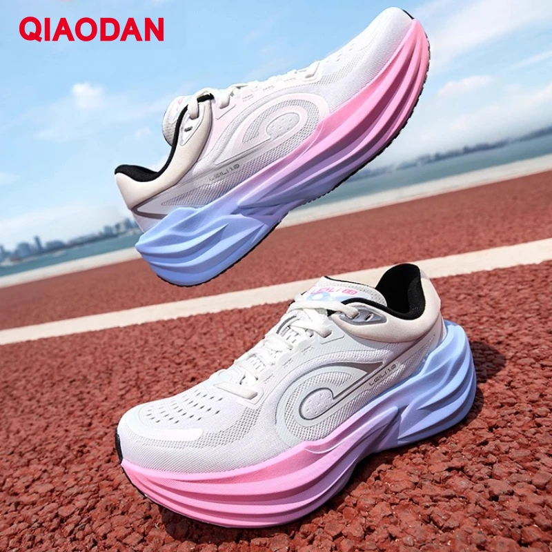 QIAODAN TG1.0 Zapatillas de running para mujer 2026, nuevas zapatillas de plataforma para carreras, absorción de impactos, suaves, para larga distancia QDB022253285