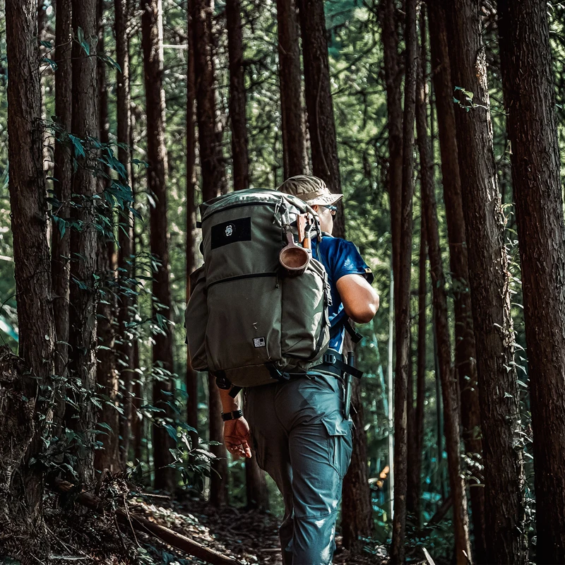 OneTigris WILD ROCKET Bushcraft Pack Mochila de 45 L Mochila enrollable para viajes al aire libre con revestimiento resistente al agua y soportes para hachas