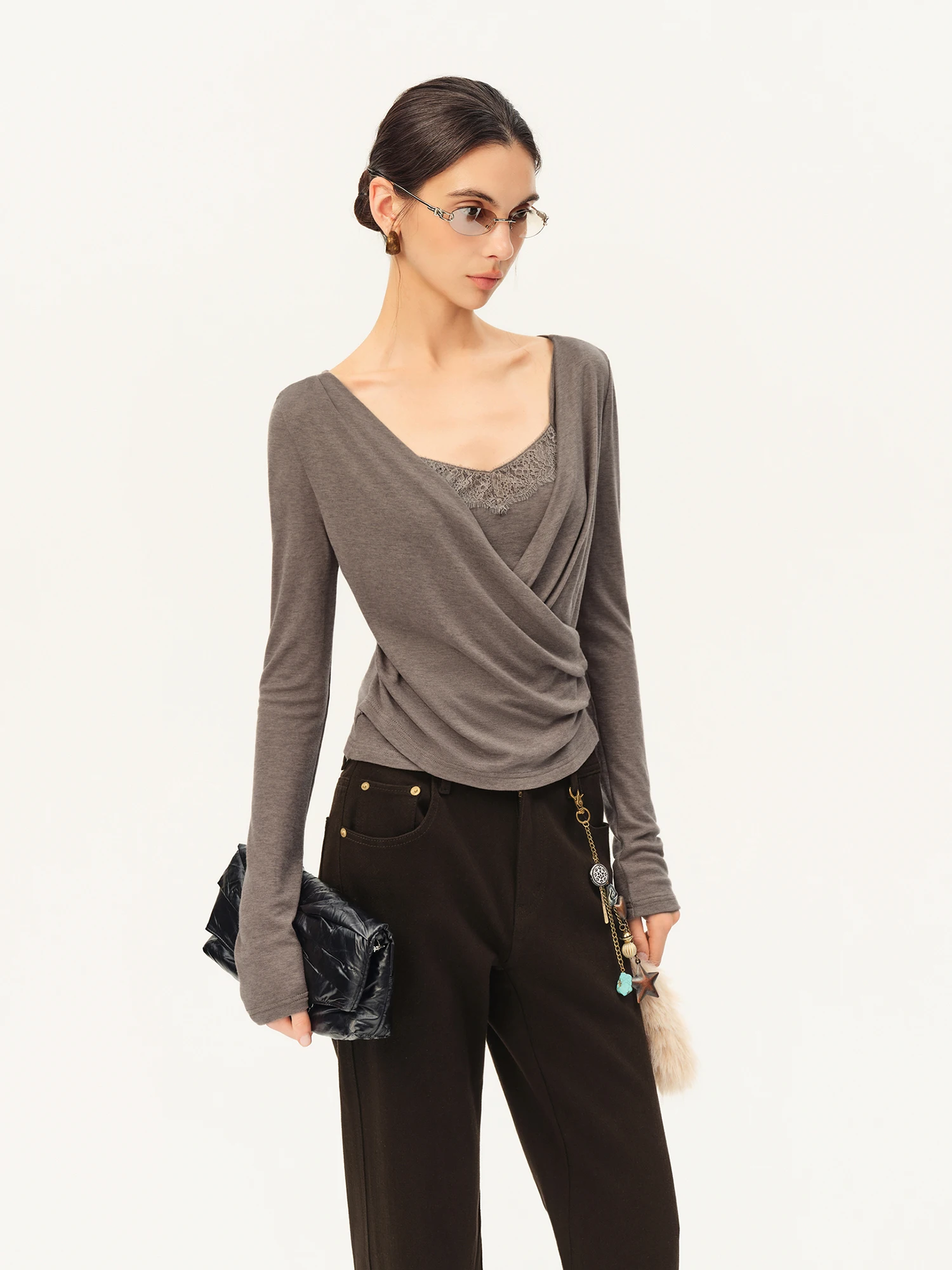 ZIQIAO Camiseta Casual de Manga Larga con Cuello en V Cruzado y Encaje de Lana para Mujer, Estilo Nuevo de Otoño 2026, Sexy y Ajustada para Chicas