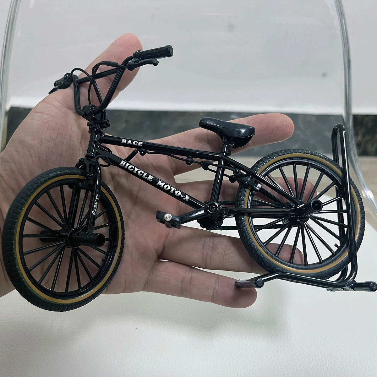 Miniatura de Bicicleta de Aleación a Escala 1:8, Decoración de Metal Fundido a Presión, Bicicleta de Montaña Negra, Simulación, Colección, Regalos, Juguetes para Niños