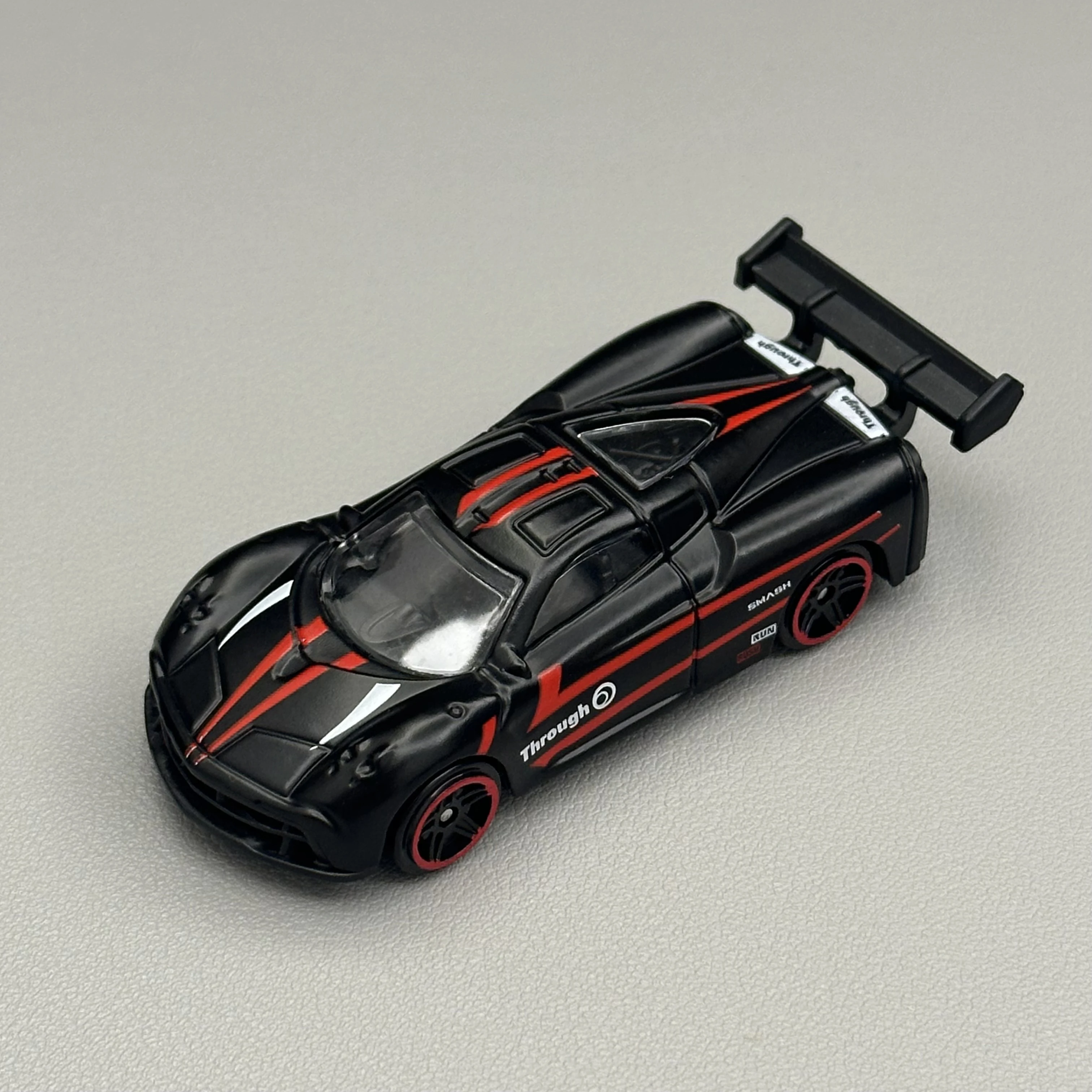 Modelo de coche a escala 1/64, vehículo de aleación de metal, juguete en miniatura, coche realista de colección, regalo para niños y decoración de escritorio.