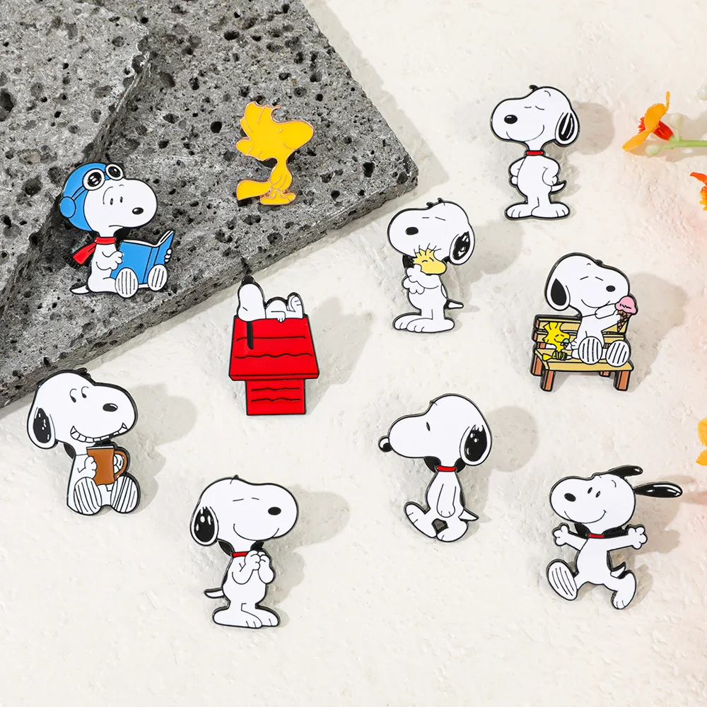 Set de 10 Broches de Esmalte de Snoopy, Dibujos Animados de Charlie Brown y Woodstock, Broches Metálicos Kawaii de Anime, Lindos Pins para Mochila