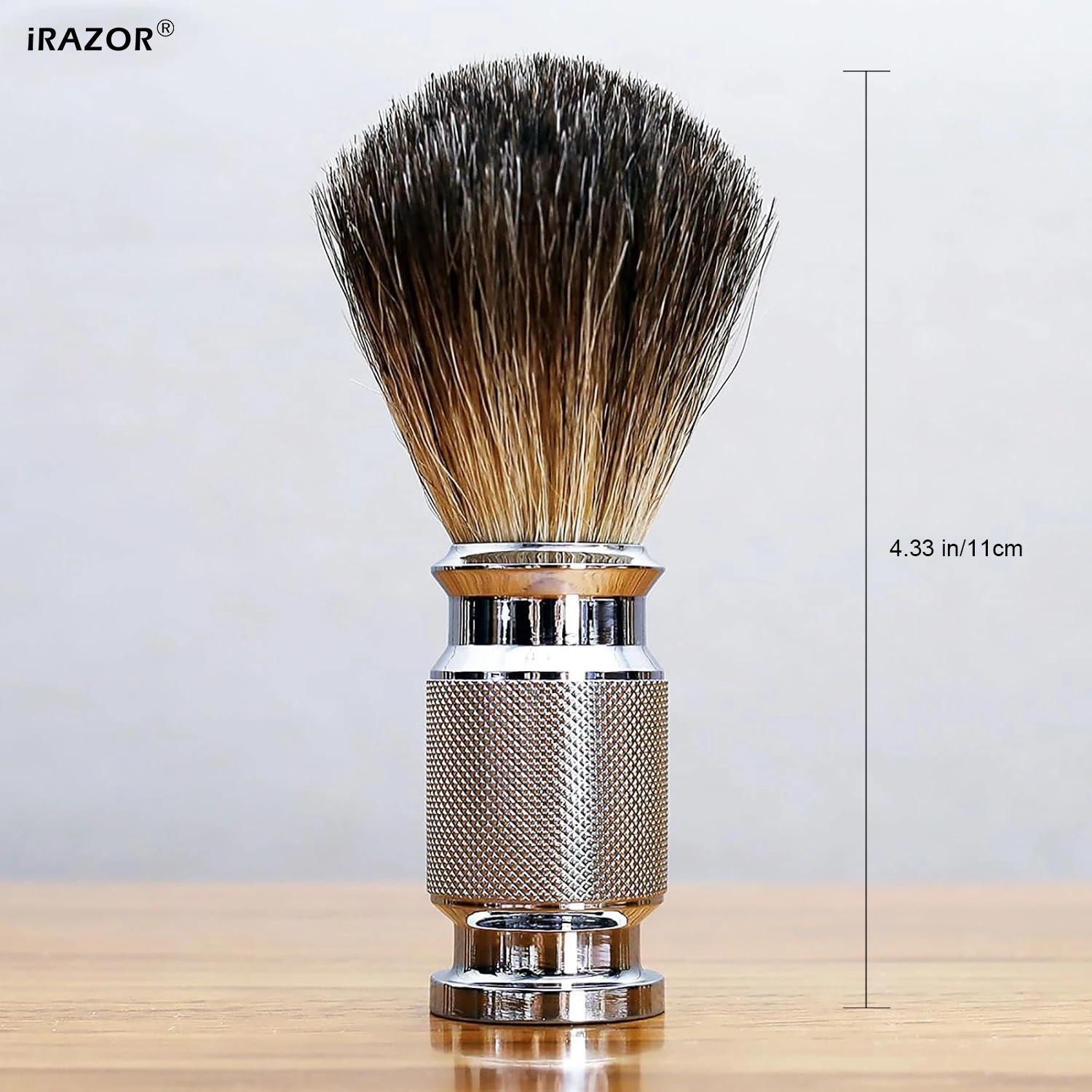 iRAZOR Brocha de Afeitar Mejorada con Mango Antideslizante, Cerdas Naturales, Kit de Aseo para Barbero, Regalo Único para Hombres