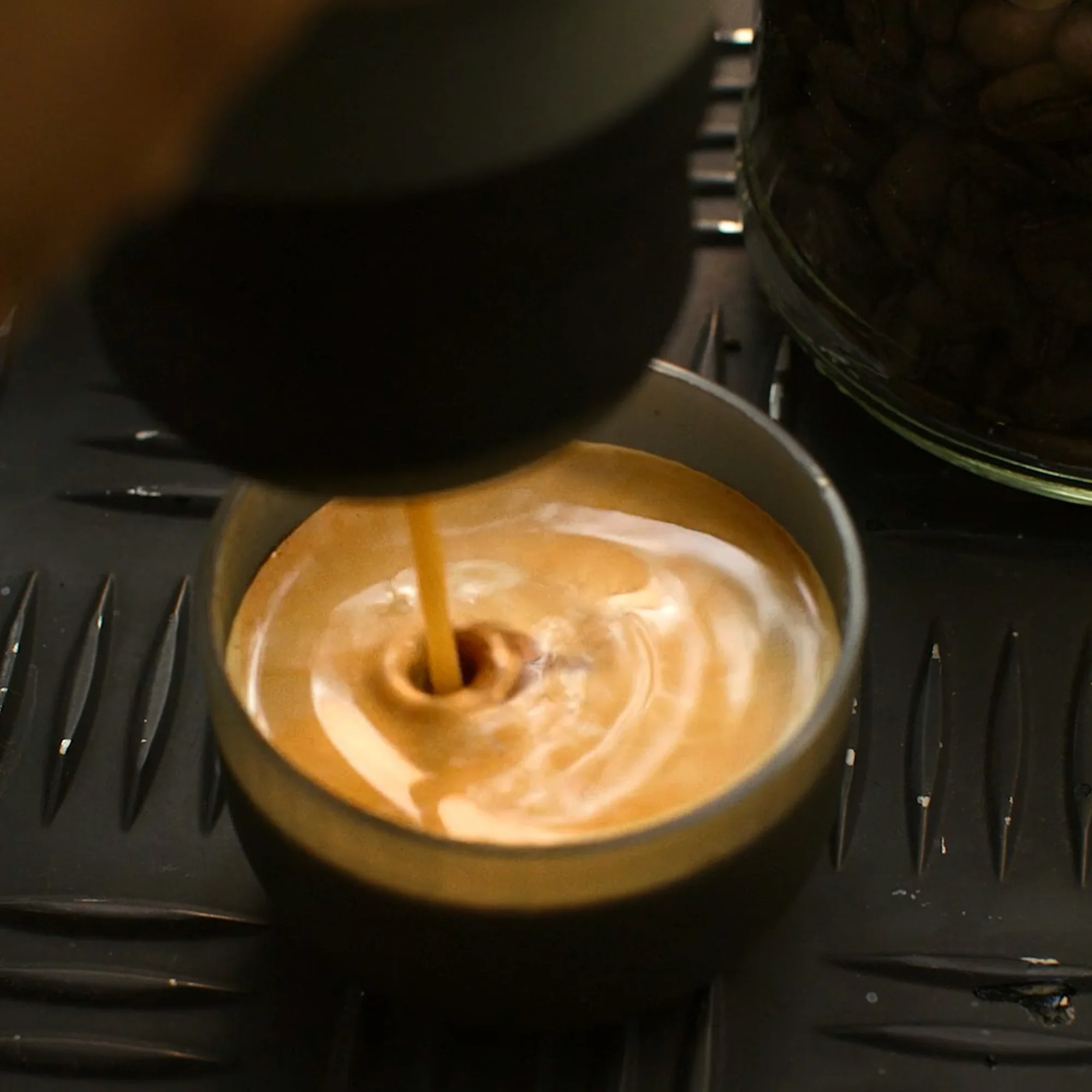 WACACO Minipresso GR2, sin electricidad, máquina de café expreso para café molido compatible con exteriores, cafetera portátil,