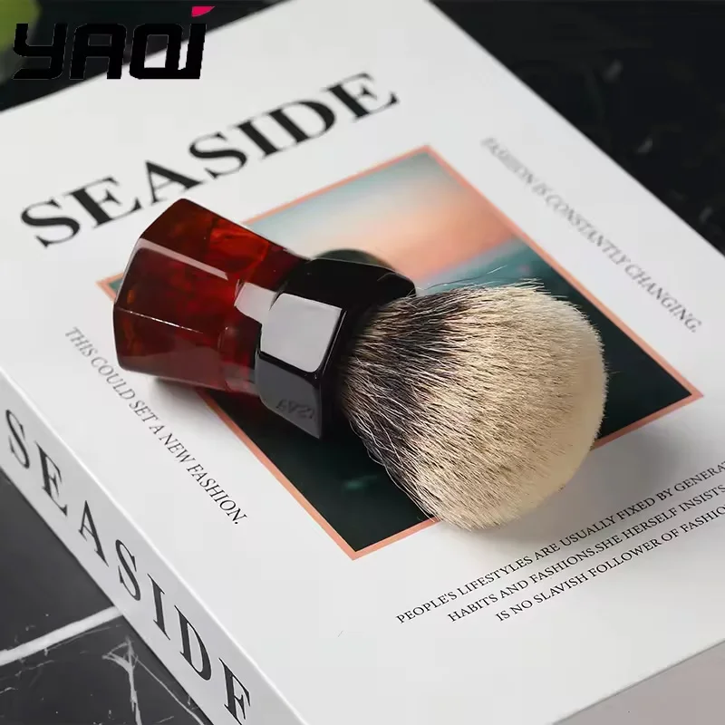Brocha de Afeitar 2026 YAQI, Brocha de Afeitar de Cerdas Premium, Mango Hexagonal de Resina Negra con Marmoleado Rojo Ámbar, Brocha de Espuma para Afeitado Húmedo para Hombres