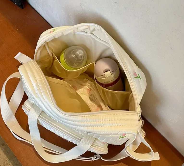 Bolsa de pañales bordada con diseño de oso y tulipán, bandolera de nailon con clip para cochecito, artículos esenciales de viaje para jóvenes